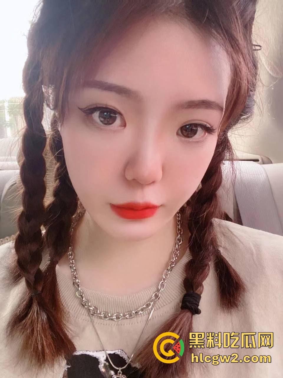 安徽骚气小妖精『唐悦心』 毛衣配肥臀腿又细又长,撅着出水得粉嫩鲍 肥臀一撅坐脸杀,男友直接沦陷!-3