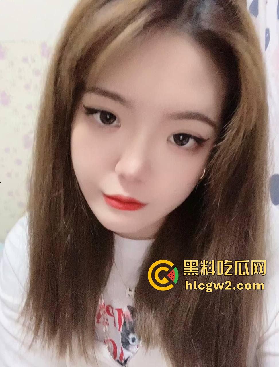 安徽骚气小妖精『唐悦心』 毛衣配肥臀腿又细又长,撅着出水得粉嫩鲍 肥臀一撅坐脸杀,男友直接沦陷!-4