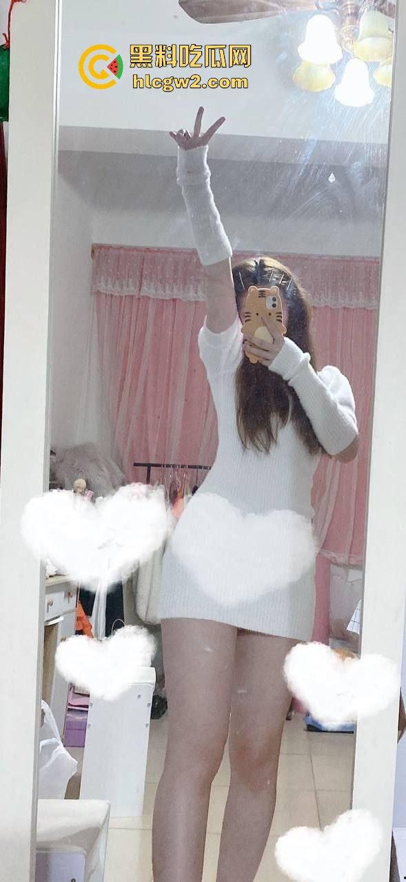 安徽骚气小妖精『唐悦心』 毛衣配肥臀腿又细又长,撅着出水得粉嫩鲍 肥臀一撅坐脸杀,男友直接沦陷!-5