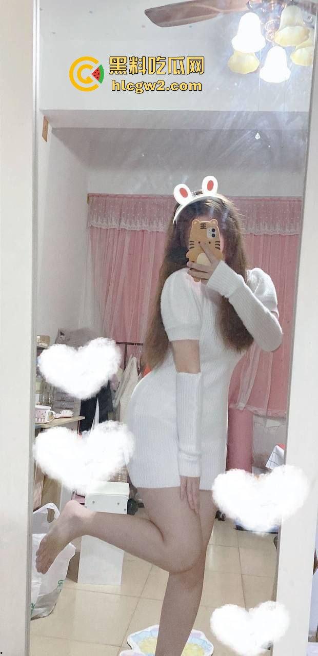 安徽骚气小妖精『唐悦心』 毛衣配肥臀腿又细又长,撅着出水得粉嫩鲍 肥臀一撅坐脸杀,男友直接沦陷!-18